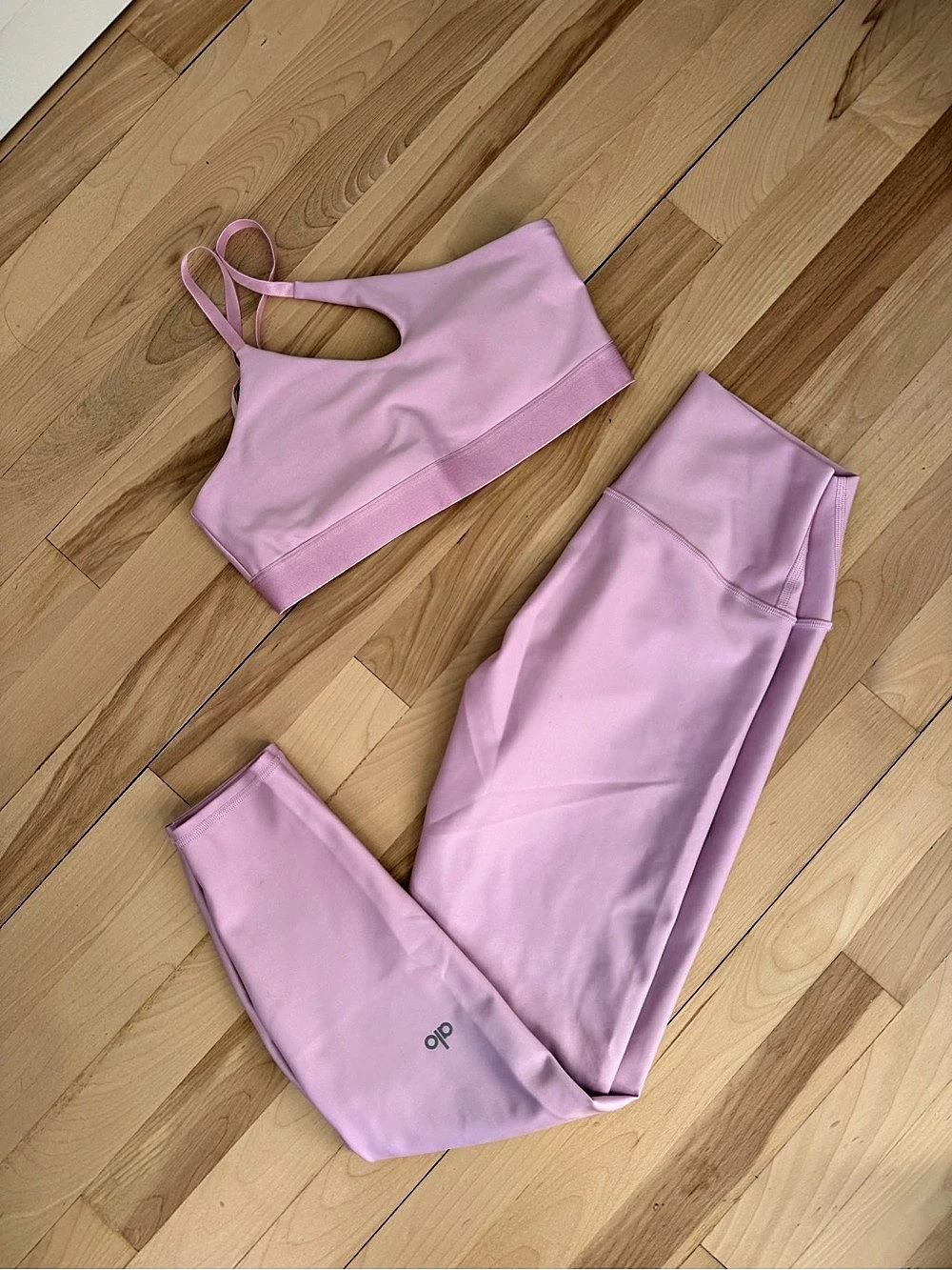 Alo Matching Pink Sports Bra & Leggings Like New